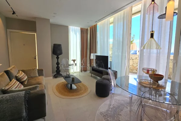 Shtepi ne shitje Apartament ne Vlore, 2+1, Mobilimi E mobiluar, Pagesa 550,000  Euro.