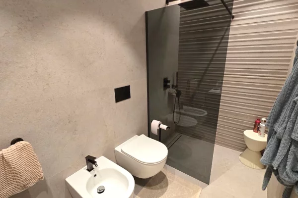 Shtepi ne shitje Apartament ne Vlore, 2+1, Mobilimi E mobiluar, Pagesa 550,000  Euro.