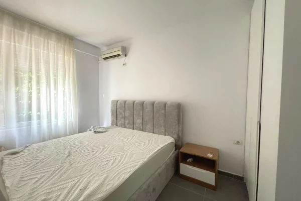 Shtepi ne shitje Apartament ne Vlore, 3+1, Mobilimi E mobiluar, Pagesa 450,000  Euro.