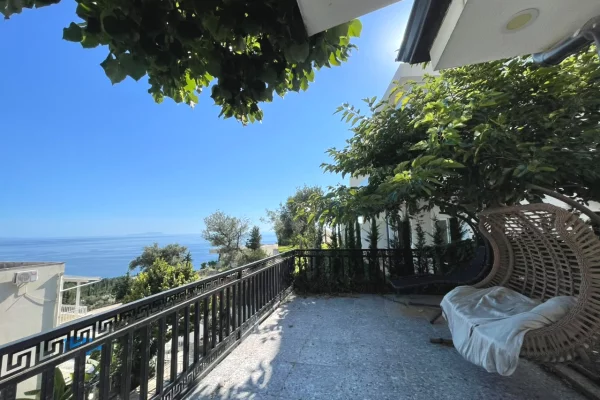 Shtepi ne shitje Apartament ne Vlore, 3+1, Mobilimi E mobiluar, Pagesa 450,000  Euro.