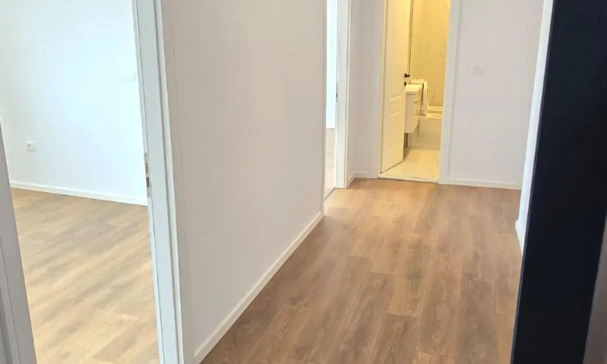 Shtepi ne shitje Apartament ne Tirane, 1+1, Mobilimi Bosh, pa mobiluar, Pagesa 165,000  Euro.