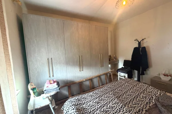 Shtepi me qera Apartament ne Tirane, 2+1, Mobilimi E mobiluar, Pagesa 50,000  Leke.