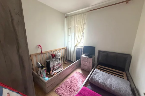 Shtepi me qera Apartament ne Tirane, 2+1, Mobilimi E mobiluar, Pagesa 50,000  Leke.