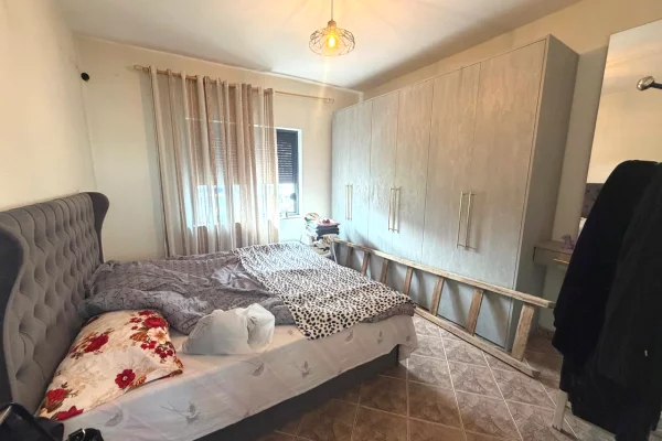 Shtepi me qera Apartament ne Tirane, 2+1, Mobilimi E mobiluar, Pagesa 50,000  Leke.