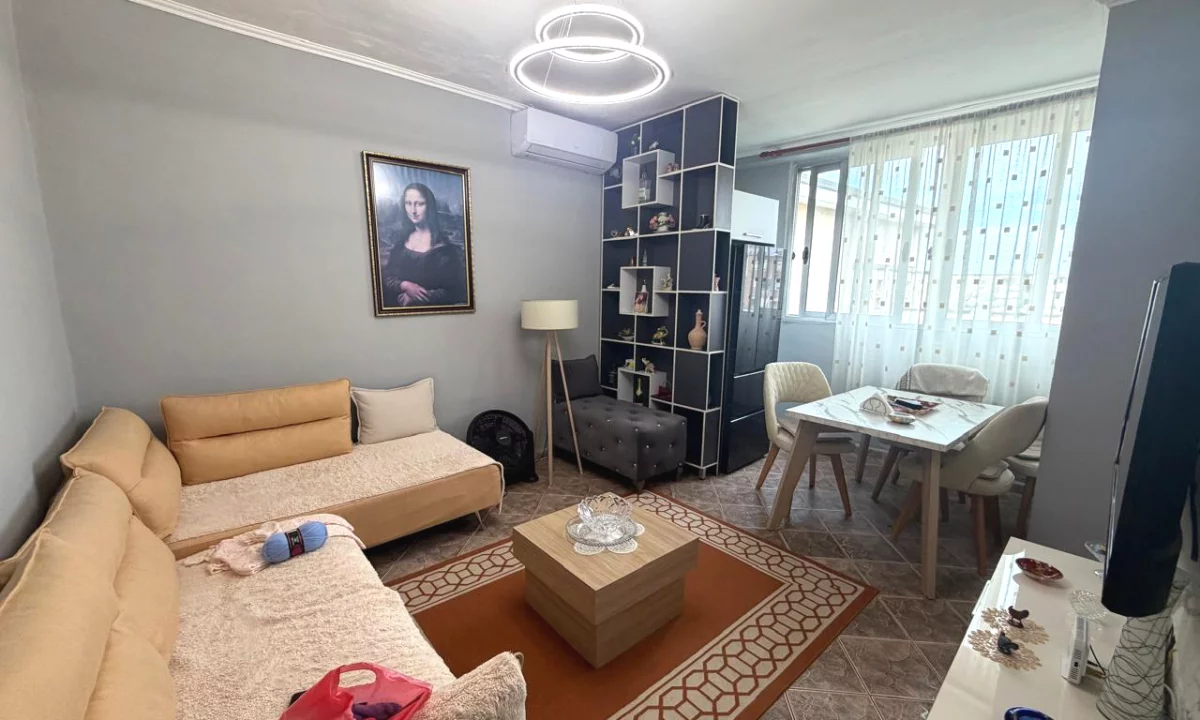 Shtepi me qera Apartament ne Tirane, 2+1, Mobilimi E mobiluar, Pagesa 50,000  Leke.