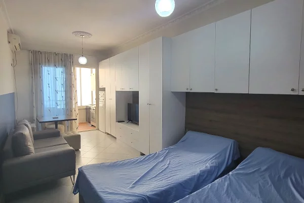 Shtepi me qera Apartament ne Tirane, Garsoniere, Mobilimi E mobiluar, Pagesa 420  Euro.