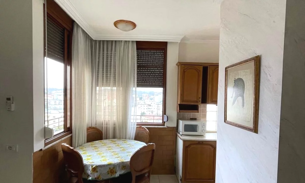 Shtepi ne shitje Apartament ne Tirane, 2+1, Mobilimi E mobiluar, Pagesa 192,000  Euro.