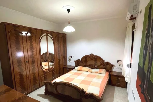Shtepi ne shitje Apartament ne Tirane, 2+1, Mobilimi E mobiluar, Pagesa 192,000  Euro.