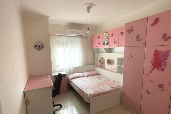 Shtepi ne shitje Apartament ne Tirane, 2+1, Mobilimi E mobiluar, Pagesa 192,000  Euro.