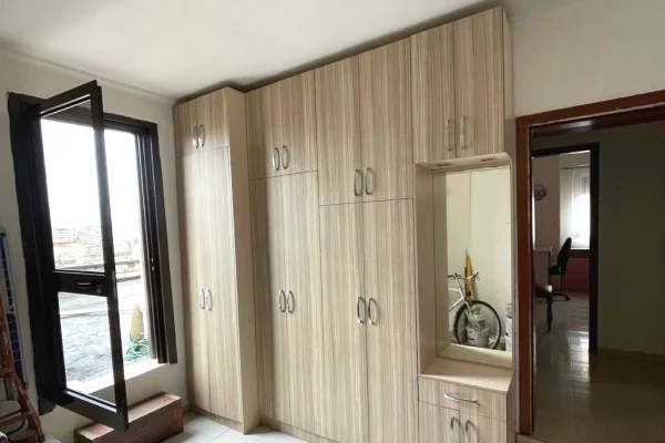 Shtepi ne shitje Apartament ne Tirane, 2+1, Mobilimi E mobiluar, Pagesa 192,000  Euro.