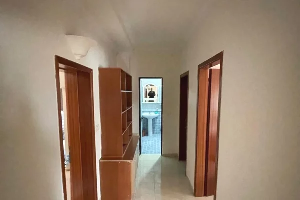 Shtepi ne shitje Apartament ne Tirane, 2+1, Mobilimi E mobiluar, Pagesa 192,000  Euro.