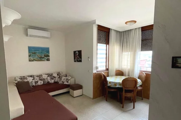 Shtepi ne shitje Apartament ne Tirane, 2+1, Mobilimi E mobiluar, Pagesa 192,000  Euro.