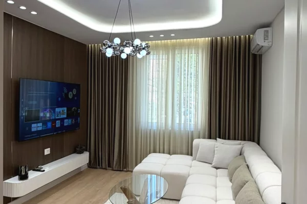 Shtepi ne shitje Apartament ne Tirane, 1+1, Mobilimi E mobiluar, Pagesa 195,000  Euro.