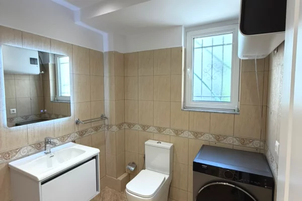 Shtepi ne shitje Apartament ne Tirane, 1+1, Mobilimi E mobiluar, Pagesa 195,000  Euro.