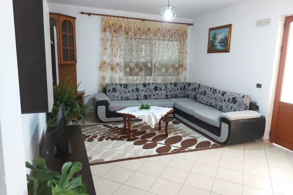 Shtepi me qera 2+1 ne Tirane - 50,000 Leke