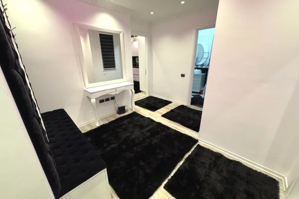 Shtepi ne shitje Apartament ne Tirane, 2+1, Mobilimi E mobiluar, Pagesa 165,000  Euro.
