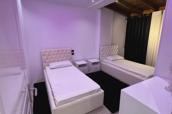 Shtepi ne shitje Apartament ne Tirane, 2+1, Mobilimi E mobiluar, Pagesa 165,000  Euro.