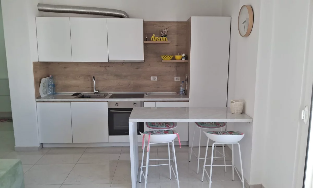 Shtepi ne shitje Apartament ne Durres, 2+1, Mobilimi E mobiluar, Pagesa 175,000  Euro.