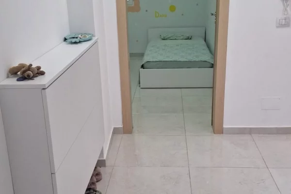 Shtepi ne shitje Apartament ne Durres, 2+1, Mobilimi E mobiluar, Pagesa 175,000  Euro.