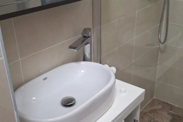 Shtepi ne shitje Apartament ne Durres, 2+1, Mobilimi E mobiluar, Pagesa 175,000  Euro.