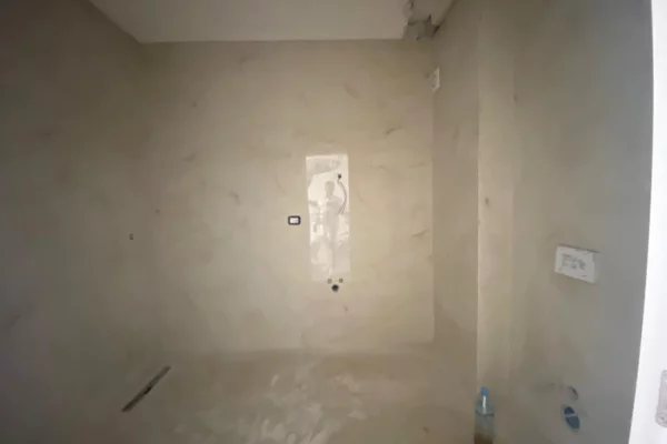 Shtepi ne shitje Apartament ne Tirane, 2+1, Mobilimi Bosh, pa mobiluar, Pagesa 155,720  Euro.