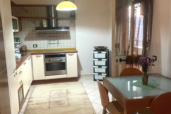 Shtepi me qera Apartament ne Tirane, 2+1, Mobilimi E mobiluar, Pagesa 750  Euro.