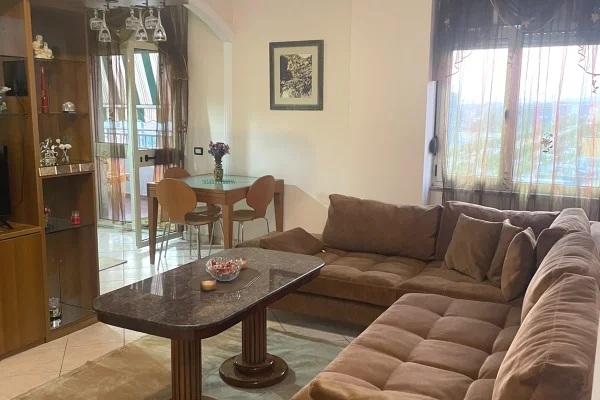 Shtepi me qera Apartament ne Tirane, 2+1, Mobilimi E mobiluar, Pagesa 750  Euro.