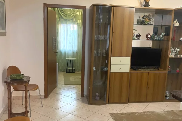 Shtepi me qera Apartament ne Tirane, 2+1, Mobilimi E mobiluar, Pagesa 750  Euro.