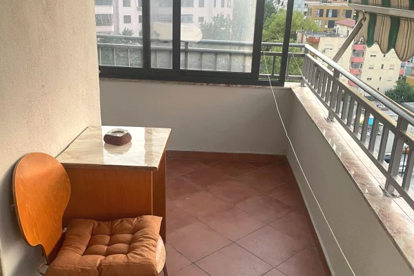 Shtepi me qera Apartament ne Tirane, 2+1, Mobilimi E mobiluar, Pagesa 750  Euro.