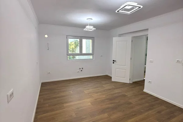 Shtepi ne shitje Apartament ne Tirane, 1+1, Mobilimi E mobiluar, Pagesa 118,000  Euro.