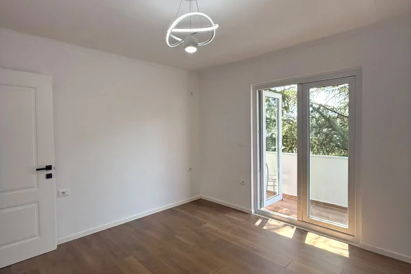 Shtepi ne shitje Apartament ne Tirane, 1+1, Mobilimi E mobiluar, Pagesa 118,000  Euro.
