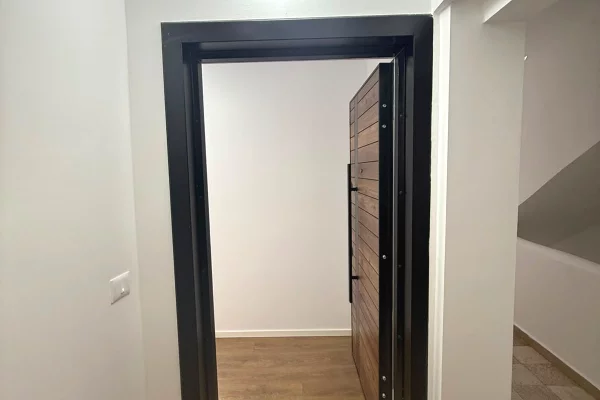 Shtepi ne shitje Apartament ne Tirane, 1+1, Mobilimi E mobiluar, Pagesa 118,000  Euro.