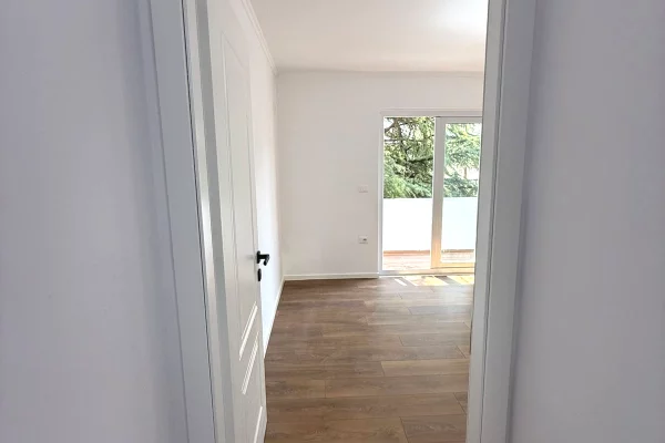 Shtepi ne shitje Apartament ne Tirane, 1+1, Mobilimi E mobiluar, Pagesa 118,000  Euro.