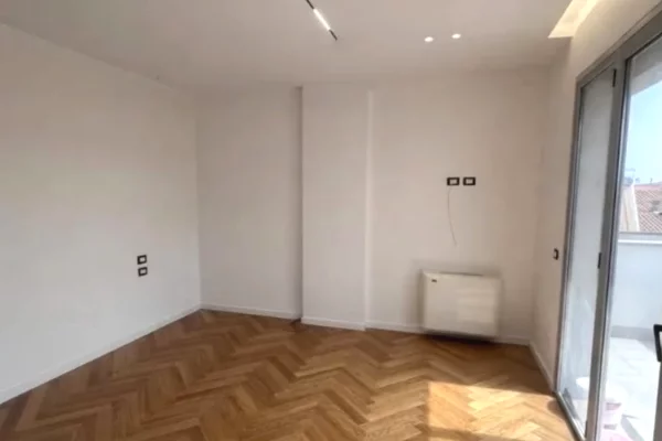 Shtepi ne shitje Apartament ne Tirane, 1+1, Mobilimi Bosh, pa mobiluar, Pagesa 178,000  Euro.