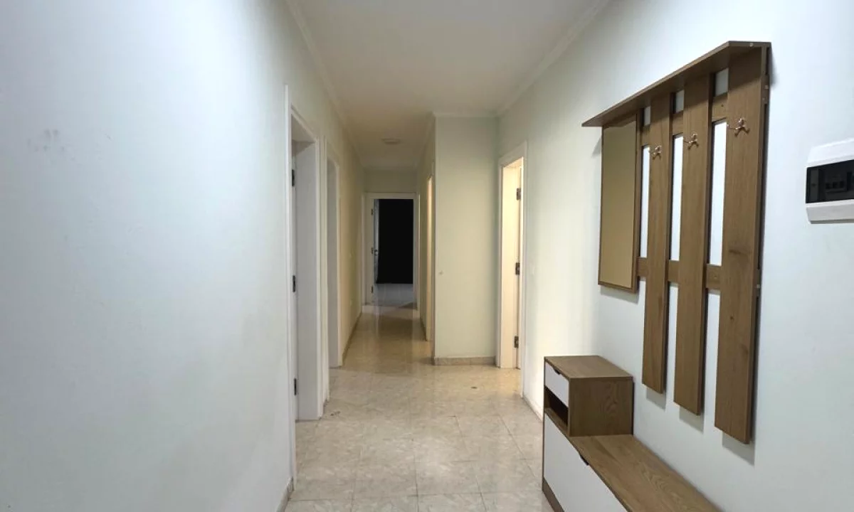 Ambient biznesi me qira ne "Laprake"