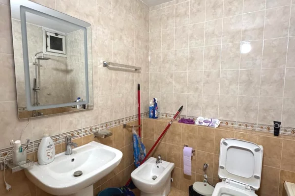 Ambient biznesi me qira ne "Laprake"