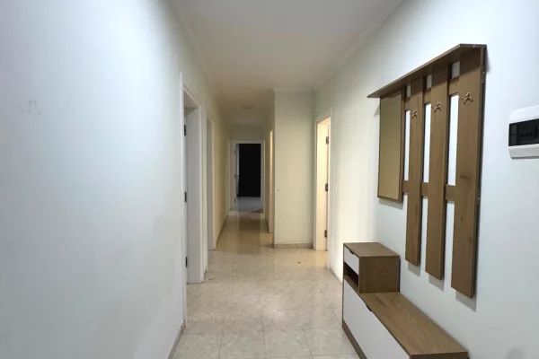 Ambient biznesi me qera 3+1 ne Tirane - 800 Euro