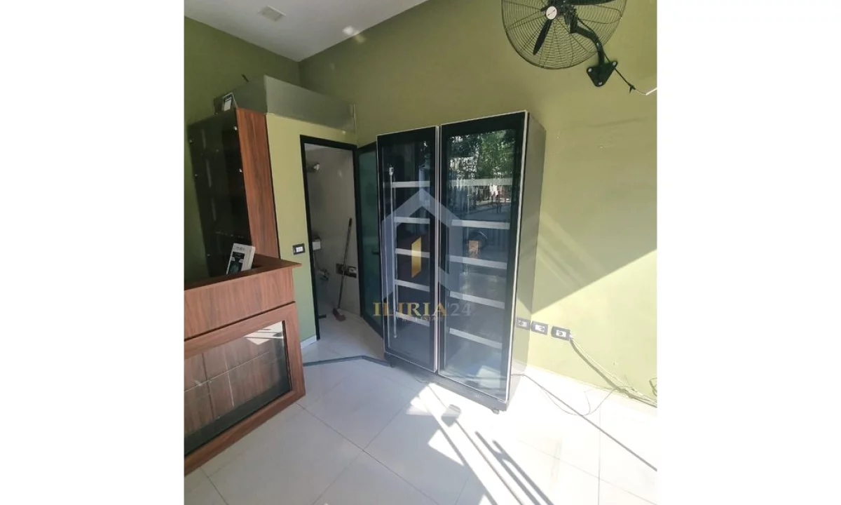 Ambient Biznesi per shitje ne Qender , Rruga "Qemal Stafa"