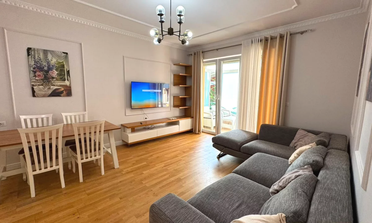 Shtepi ne shitje Apartament ne Tirane, 3+1, Mobilimi E mobiluar, Pagesa 340,000  Euro.