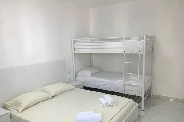 Shtepi ne shitje Apartament ne Lezhe, 1+1, Mobilimi E mobiluar, Pagesa 96,000  Euro.