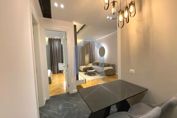 Shtepi me qera Apartament ne Tirane, 1+1, Mobilimi E mobiluar, Pagesa 1,200  Euro.