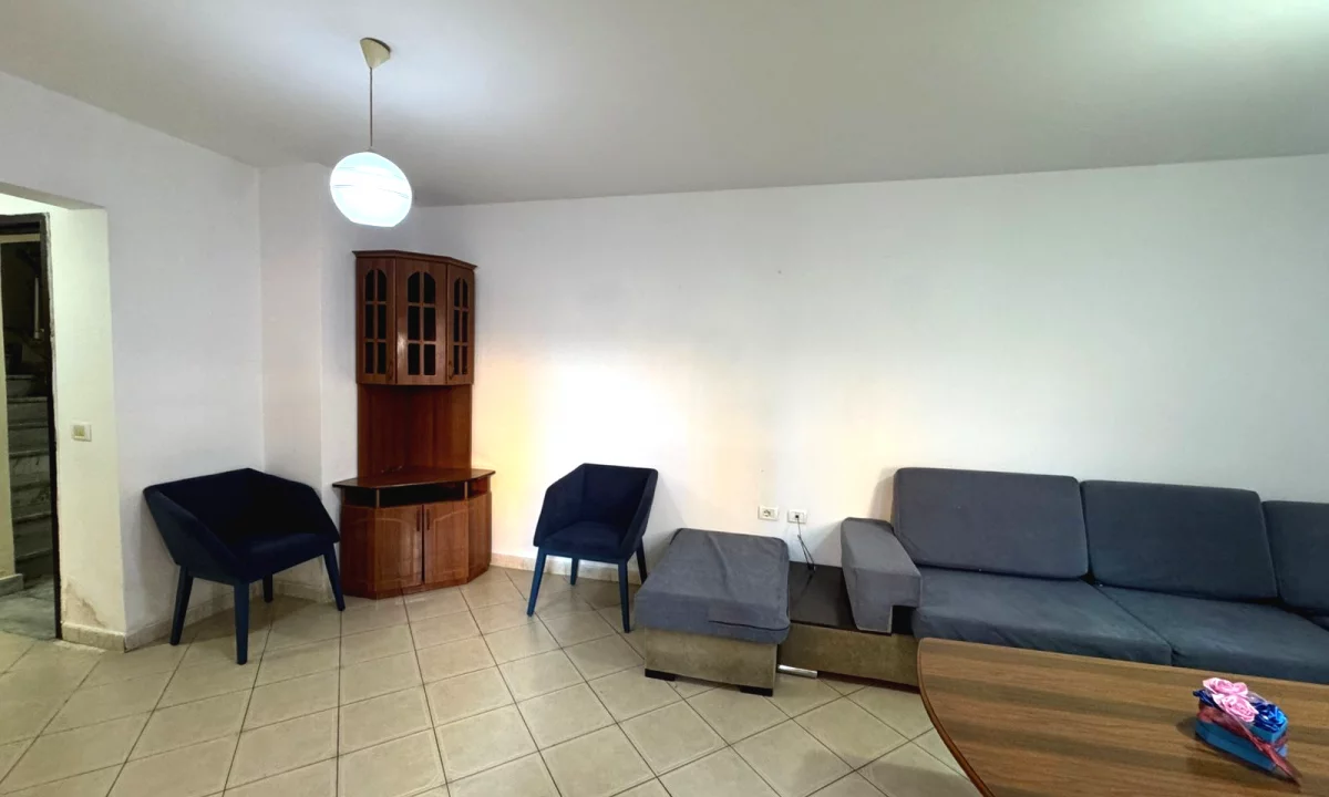 Shtepi me qera Apartament ne Tirane, 2+1, Mobilimi E mobiluar, Pagesa 400  Euro.