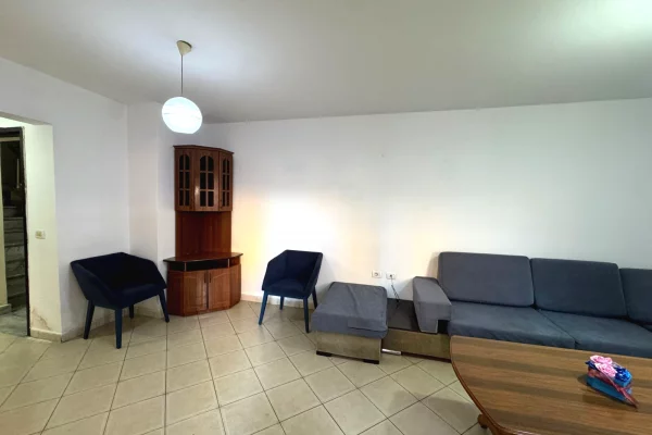 Shtepi me qera 2+1 ne Tirane - 400 Euro