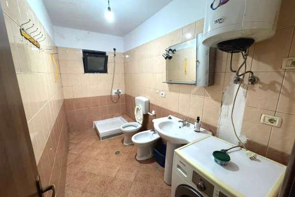 Shtepi me qera Apartament ne Tirane, 2+1, Mobilimi E mobiluar, Pagesa 400  Euro.