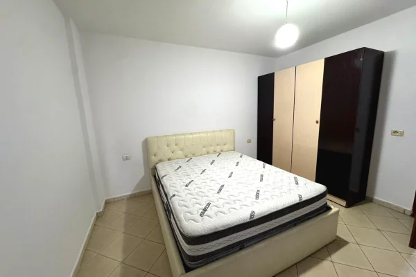 Shtepi me qera Apartament ne Tirane, 2+1, Mobilimi E mobiluar, Pagesa 400  Euro.