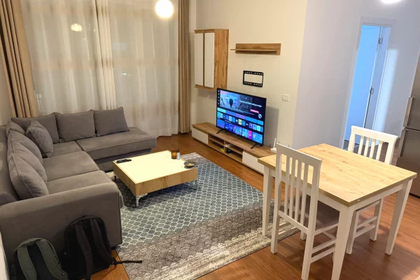 Shtepi me qera Apartament ne Tirane, 2+1, Mobilimi E mobiluar, Pagesa 900  Euro.