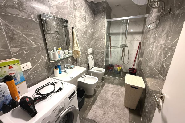 Shtepi me qera Apartament ne Tirane, 2+1, Mobilimi E mobiluar, Pagesa 900  Euro.