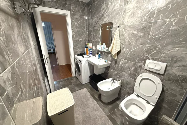 Shtepi me qera Apartament ne Tirane, 2+1, Mobilimi E mobiluar, Pagesa 900  Euro.