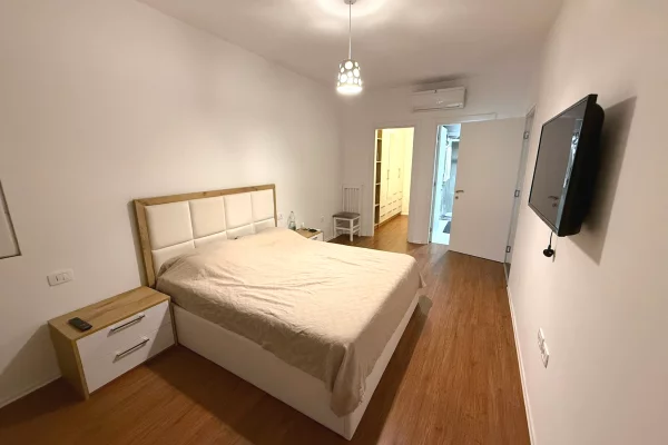 Shtepi me qera Apartament ne Tirane, 2+1, Mobilimi E mobiluar, Pagesa 900  Euro.
