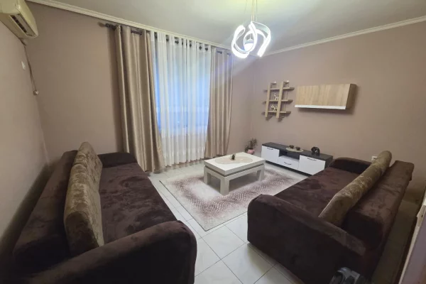 Shtepi me qera Apartament ne Tirane, 2+1, Mobilimi E mobiluar, Pagesa 600  Euro.